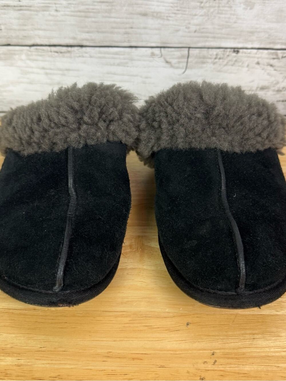 UGG Scuffette II slippers in black suede Size 9